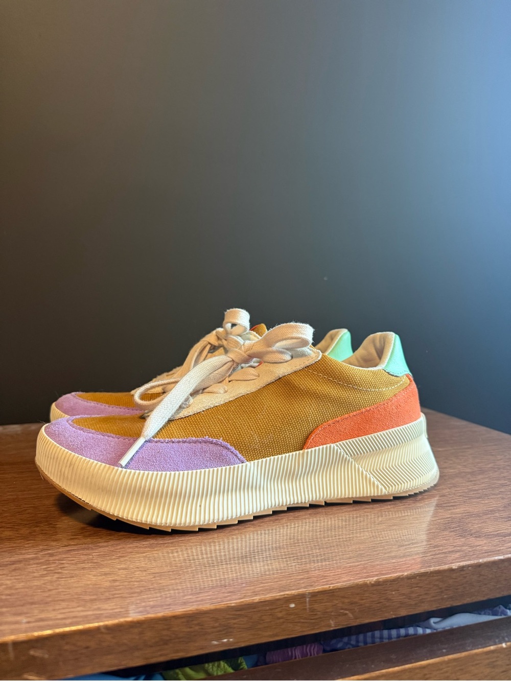 Women’s Sorely Out N About III City Sneaker (9.5)
